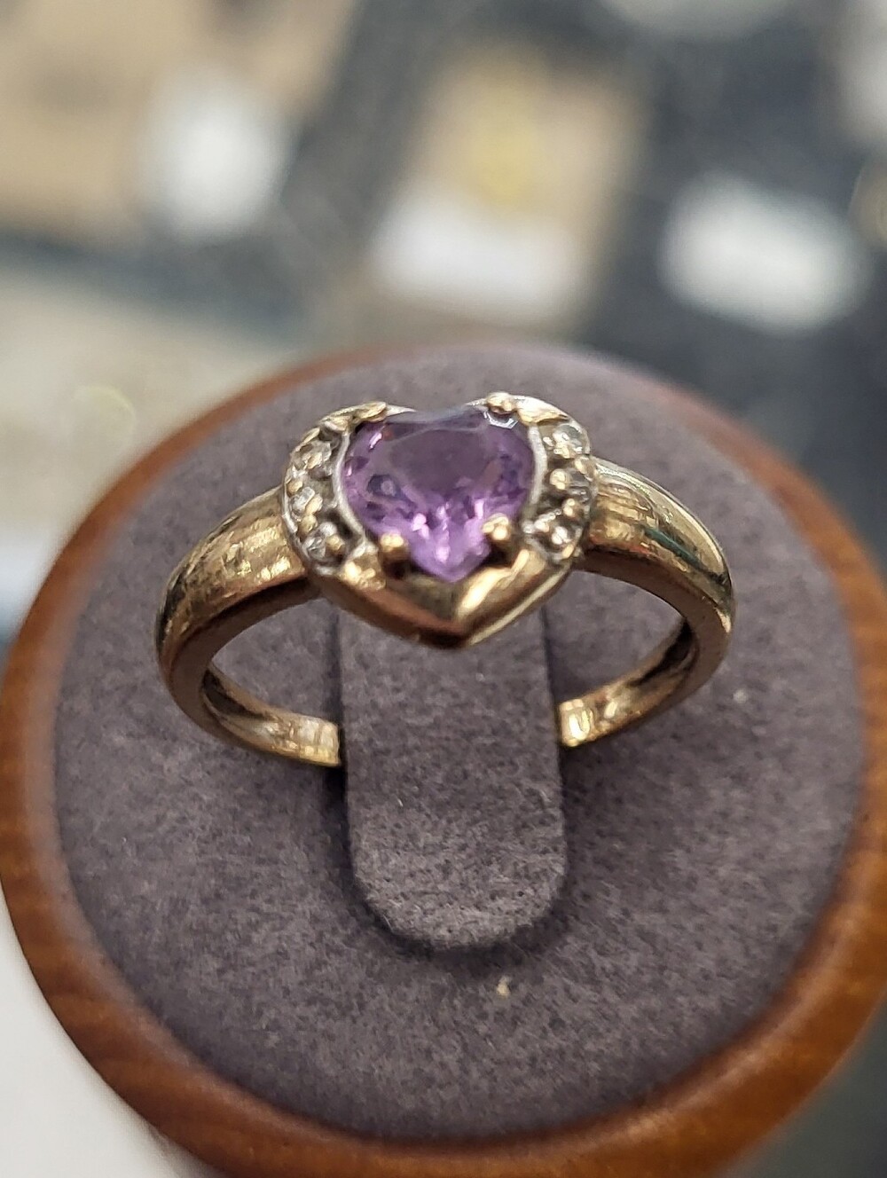 10K Gokd Amethyst And Diamond Ring